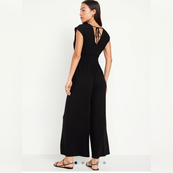 Old Navy Waist-defined Shirred Jumpsuit, Black, Small/Tall - Picture 2 of 3
